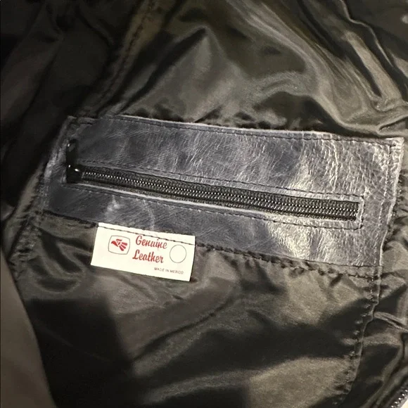 Leather backpack - Picture 8 of 11